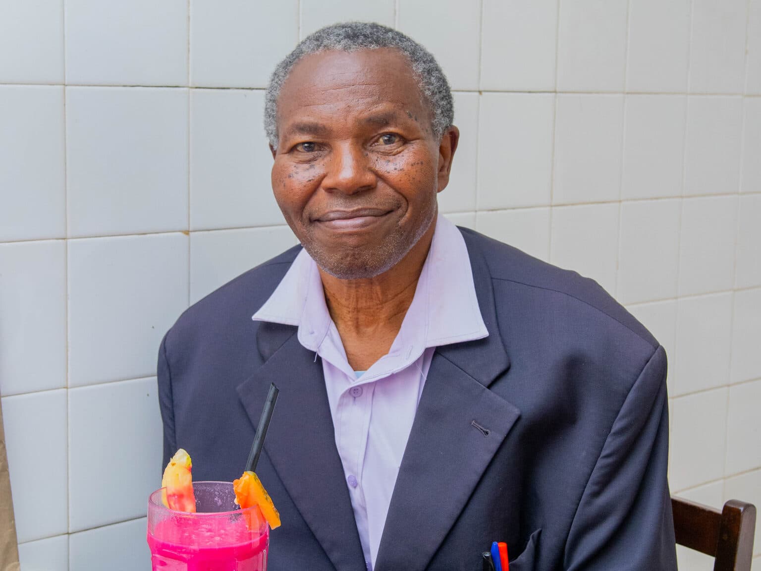 Guest with a smoothie in the cafe